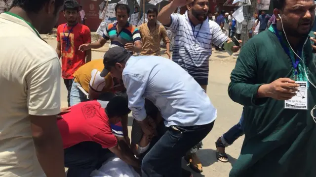 বুথ থেকে বের করে দেওয়ার প্রতিবাদে এক বিএনপি কর্মীর অবস্থান ধর্মঘট, শহীদ স্মৃতি উচ্চ বিদ্যালয় কেন্দ্র