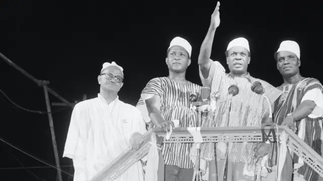 Kwame Nkrumah (center) dey wave to crowd during 6th March, 1957 declaration of Ghana as Independent state from British Colony