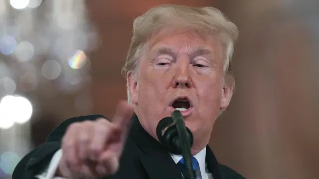 特朗普在白宫记者会中再次指责记者是人民公敌。