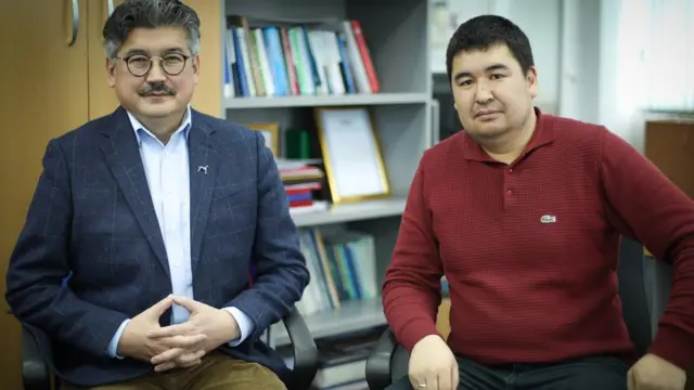 Белгилүү жазуучу жана журналист Арслан Капай уулу Койчиев менен Би-Би-Си кабарчысы Айбек Абдылдаев