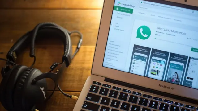 Telavaidebet cupomcomputador com o logo do WhatsApp