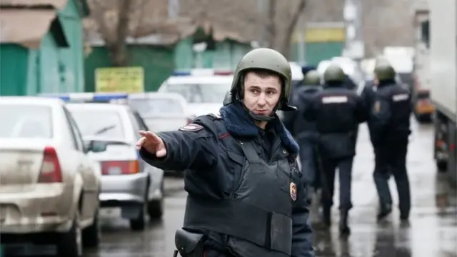 Оцепление у здания кондитерской фабрики