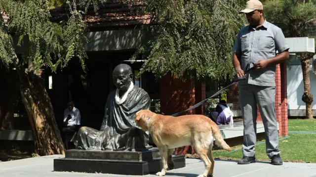 अहमदाबाद में इवेंट वाले दिन 10,000 पुलिसकर्मी तैनात रहेंगे.