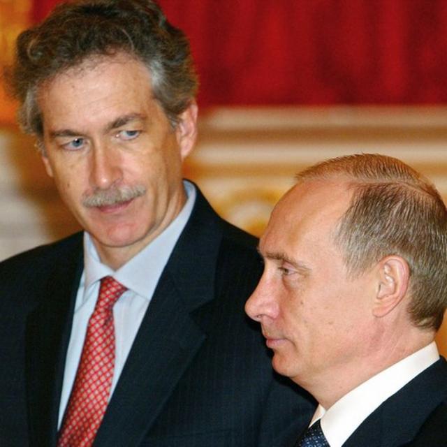 Уильям Бернс и Владимир Путин во время вручения верительной грамоты посла США, ноябрь 2005 года