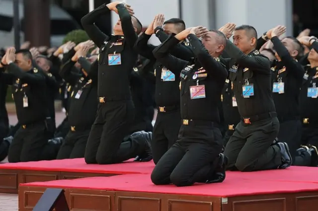 ถวายบังคม