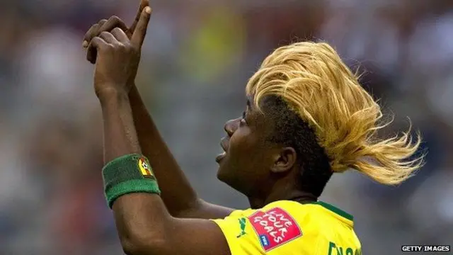 Gaëlle Enganamouit est la première footballeuse africaine à signer un triplé en Coupe du monde, en 2015.