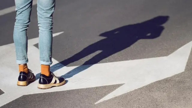 Bəzən qərar qəbul edildikdə bütün variantları təhlil etməyə vaxt qalmayanda sürətli düşünmə tələb olunur.