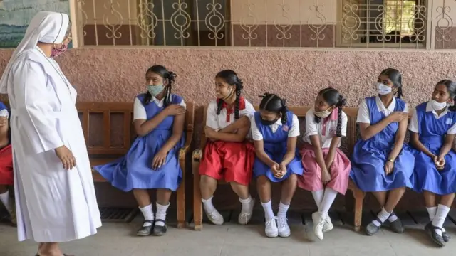 રસી લીધેલ વિદ્યાર્થિની