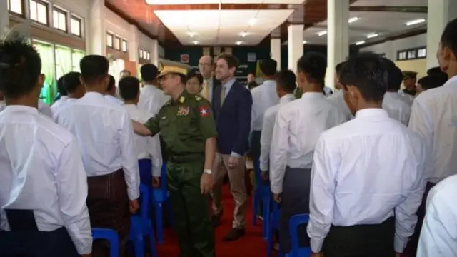 ၂၀၁၇ ဇွန်လ ၂၃ ရက်က တပ်မတော်ကနေ နုတ်ထွက်ခွင့်ပေးတဲ့ ကလေးစစ်သားများ