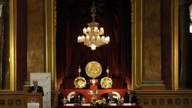 Şirkətlər xeyriyyəçilik məqsədilə öz binalarında ıictimai tədbirlərin keçirilməsini təşkil edirlər