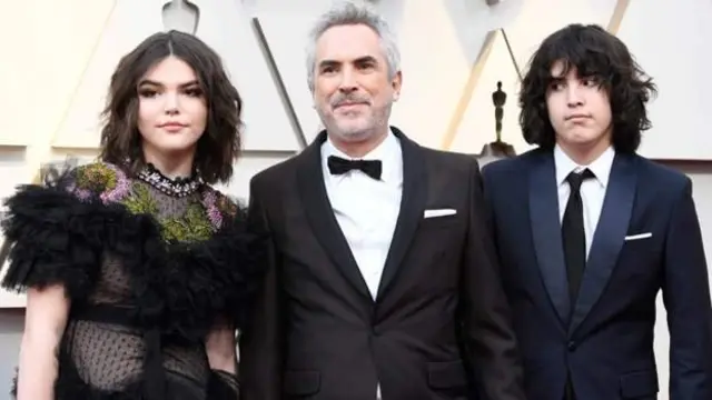 アルフォンロ・キュアロン監督と子供たち