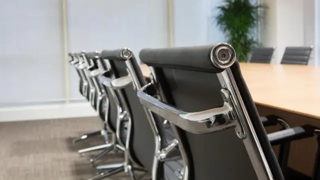 क्या फालतू की बैठकों में आपका वक़्त ज़ाया होता है?