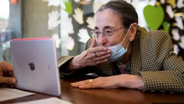 社交互動對老人健康也很重要,科技可在這方面提供幫助。