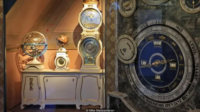 Pengunjung Planetarium Royal Eise Eisinga sering terkagum-kagum dengan ketepatannya.