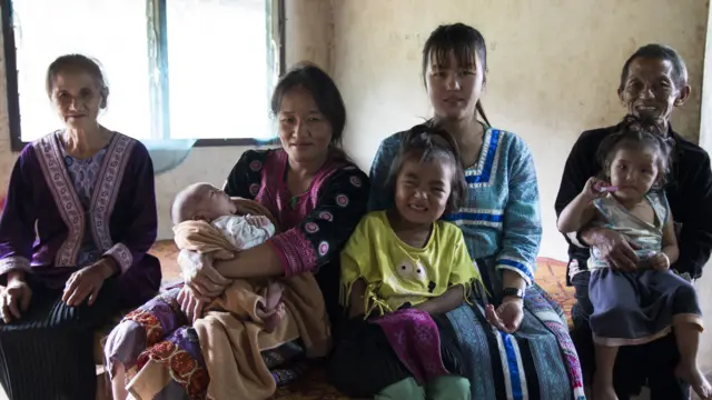 ลี แซ่เฒ่า และครอบครัวของเธอในหมู่บ้านเม่สาใหม่