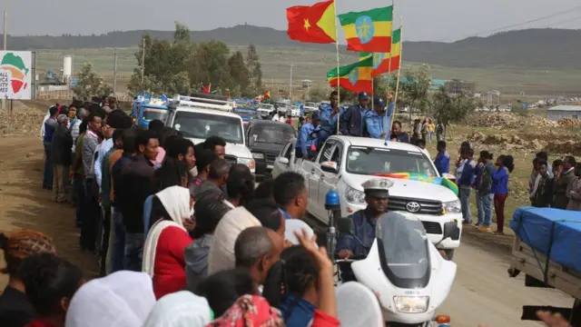 ኣብ ጣና በለስ ናይ ዝተቐተሉ ኣስከሬን ተወለድቲ ትግራይን ሓደ ኤርትራውን ክቕበል ዝወፅዑ ነበርቲ ከተማ መቐለን ከባቢኣን