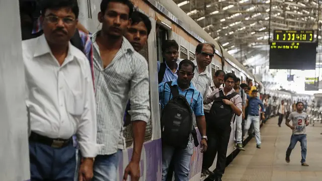 रोज़गार में आई गिरावट