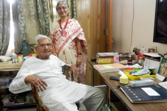 पुत्रवधू प्रोफ़ेसर भारती एस कुमार के साथ राजकुमार वैश्य