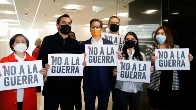Diputados de la oposición protestan en México