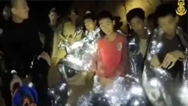 আটকা পড়া ১২ জন কিশোর ফুটবলার ও তাদের কোচ