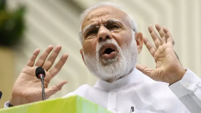 'அனில் அம்பானிக்கு சாதகமாக மோதி'