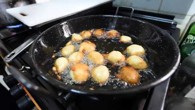 Akara ti wọn din naa wọnu iwe atumọ ede Gẹẹsi