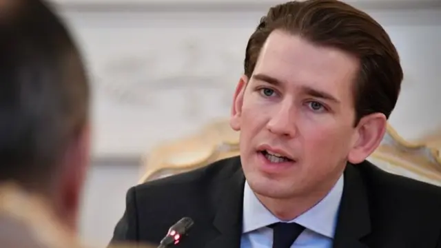 Avusturya Dışişleri Bakanı Sebastian Kurz, yüzü kapatan peçe yasağıyla ilgili olarak kamu alanlarında çalışanların nötr görünmesinin önemli olduğunu söyledi.