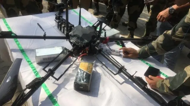 बीएसएफ़ ने पाकिस्तानी ड्रोन को मार गिराने का दावा किया