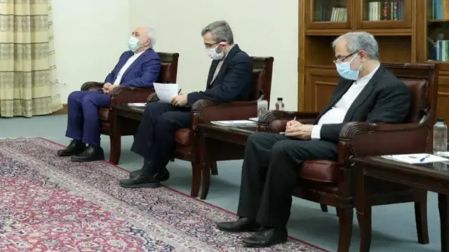 در اولین دیدار خارجی ابراهیم رئیسی، علی باقری (وسط) در کنار وزیر خارجه فعلی ایران