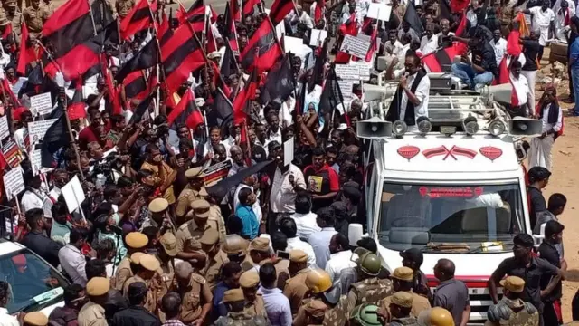 கன்னியாகுமரி வந்தார் மோதி: கருப்புக்கொடி காண்பித்த வைகோ உள்ளிட்டோர் கைது