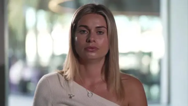 로렌은 강간범이 현재 감옥에 있지만 "털어낼 수 없다"고 말했다