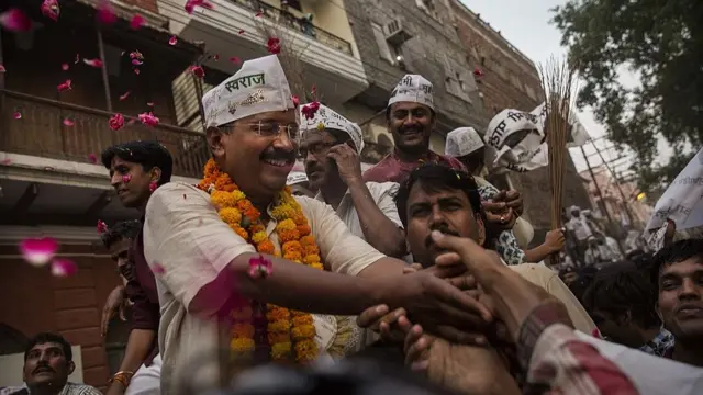 वाराणासी में केजरीवाल