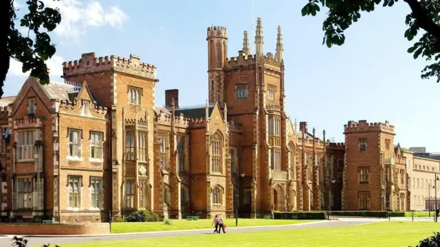 جامعة كوينز" (بلفاست)