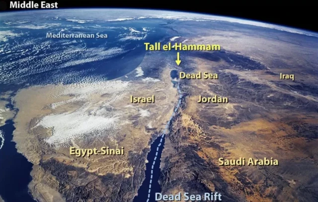 แผนที่แสดงตำแหน่งของเมืองทัลล์-เอล-ฮัมมัม ใกล้ทะเลสาบเดดซี ซึ่งเชื่อว่าคือเมืองโซดอมในอดีต