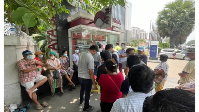 ငွေသားလက်ငင်း လိုချင်ရင် ၃ ရာခိုင်နှုန်း ပိုပေးရတဲ့ ငွေလွှဲပြောင်းမှု ဝန်ဆောင်မှုသစ်တွေလည်းပေါ်လာ