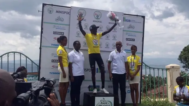 Ubu Valens Ndayisenga aracari imbere y'abandi amasegunga 42