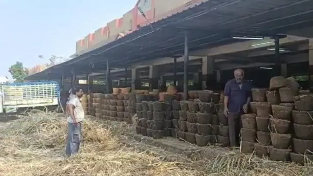 పౌడరు రూపంలో బెల్లం రావడం కూడా అనకాపల్లి మార్కెట్ పై ప్రభావం చూపుతోంది.