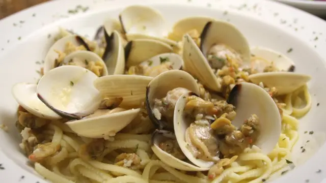 Lingüine con almejas