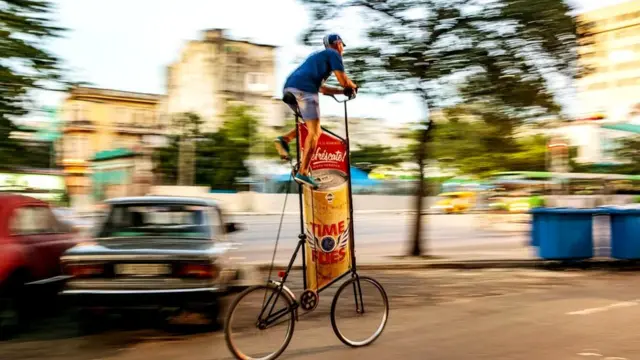Гирола Сеперо наслаждается быстрой ездой по Гаване