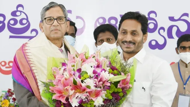 భారత ప్రధాన న్యాయమూర్తి జస్టిస్ ఎన్వీ రమణతో ఏపీ సీఎం వైఎస్ జగన్