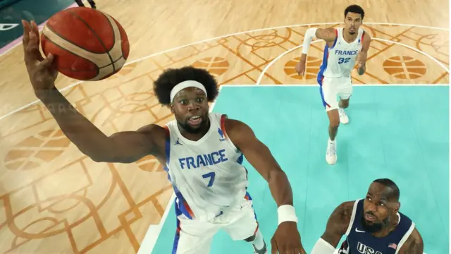 Гершон Јабуселе постиже кош