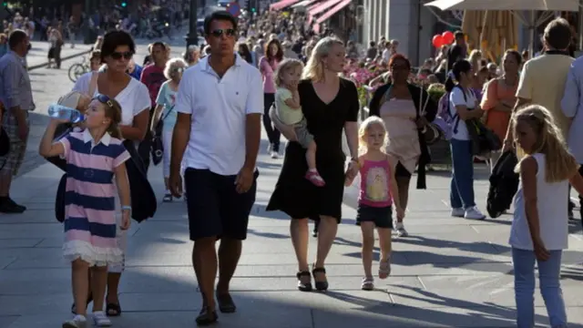 الناس في أحد شوارع النرويج