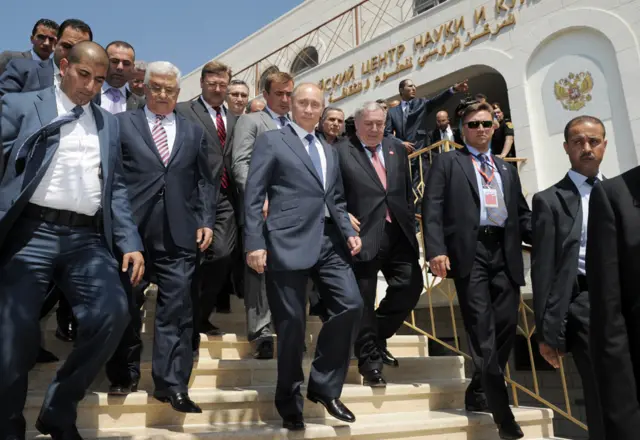 Президент России Владимир Путин на улице своего имени в Вифлееме