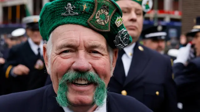 Nekima nije bilo teško ni brkove da ofarbaju u zeleno