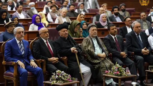 د پارلمان نننۍ غونډې ته نور ګڼ مخکښ سیاستوال او چارواکي هم بلل شوي وو.