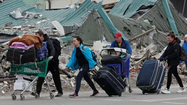 Civilians evacuating from Mariupol