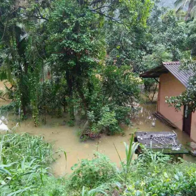 ගංවතුරට කොටු වූ උඩුගම - කැටගොඩ ප්‍රදේශය (මාධ්‍යවේදී කසුන් පුස්සවෙල ගේ ෆේස්බුක් සටහනින්)