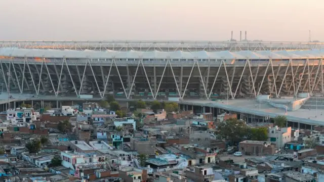 મોટેરા સ્ટેડિયમ પાસેનાં મકાનો