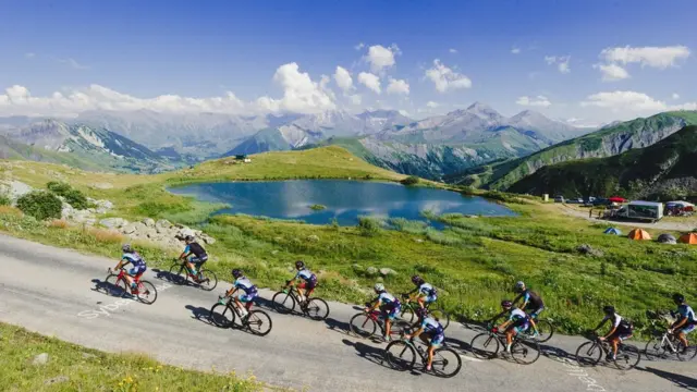 Велосипедисти в горах