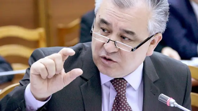 "Ата Мекен" партиясынын абактагы лидери Өмүрбек Текебаев коррупция үчүн айыпталып, сегиз жылга эркинен ажыратылган